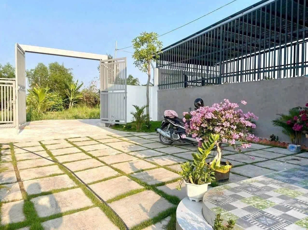 Bán nhà sân vườn 861m² 2PN Cần Dước Tây Ninh 3,7 tỷ - Ảnh 1