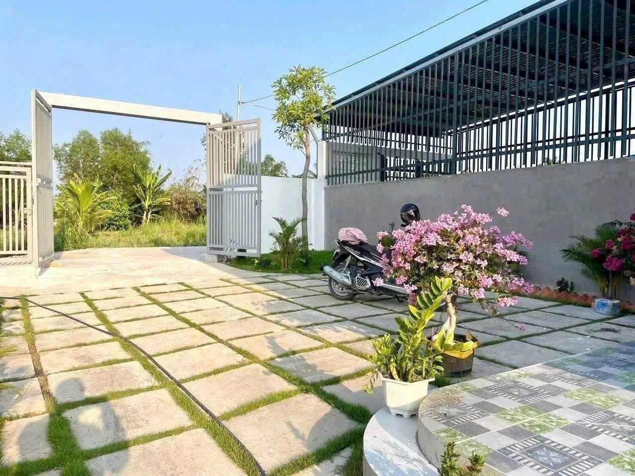 Bán nhà sân vườn 861m² 2PN Cần Dước Tây Ninh 3,7 tỷ - Ảnh 1
