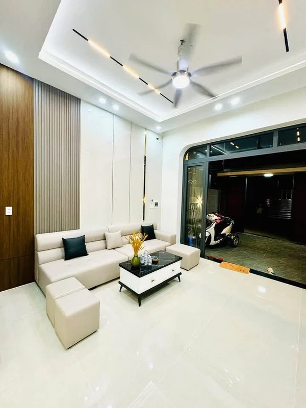Nhà bán 1 lầu 1 trệt 140 m2, 3 PN, sổ riêng Long Bình