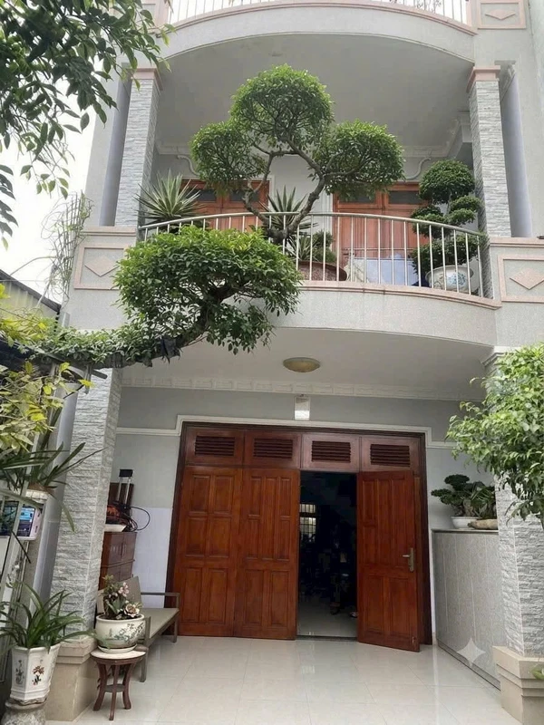 Bán nhà 1 trệt 2 lầu hẻm ô tô 112m2 phường Thắng Nhất, Vũng Tàu