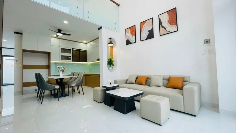 Bán nhà phố 100m2, 3 phòng ngủ, tặng nội thất, giá 1,98 tỷ tại Bàu Trâm, Long Khánh
