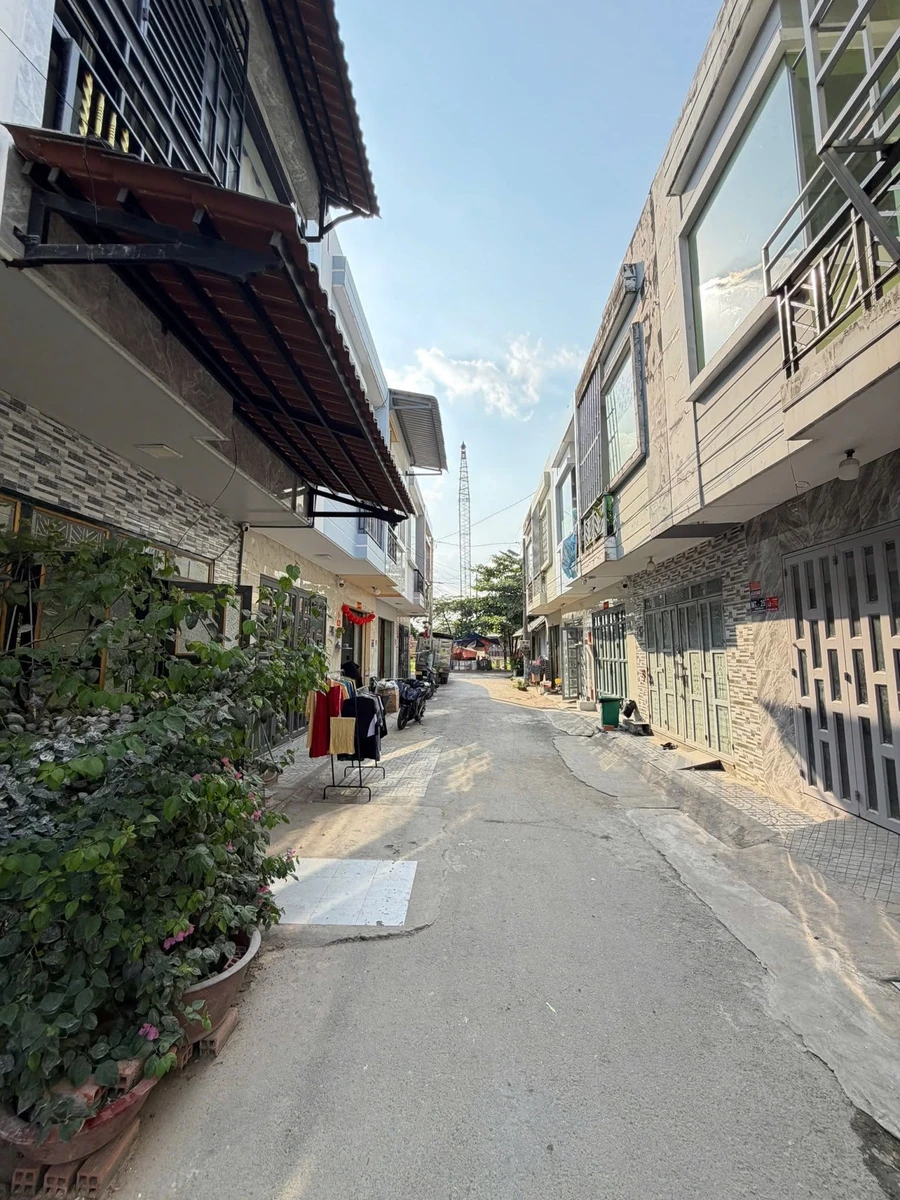 Bán nhà 1 trệt 1 lầu 5x13m, 2PN, gần Vinhomes Hóc Môn, giá 1,05 tỷ - Ảnh thu nhỏ 2