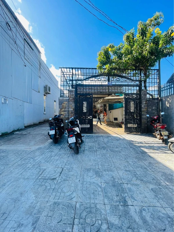 Bán nhà mặt tiền Lê Thị Riêng 96m2, 4PN giá 3.3 tỷ