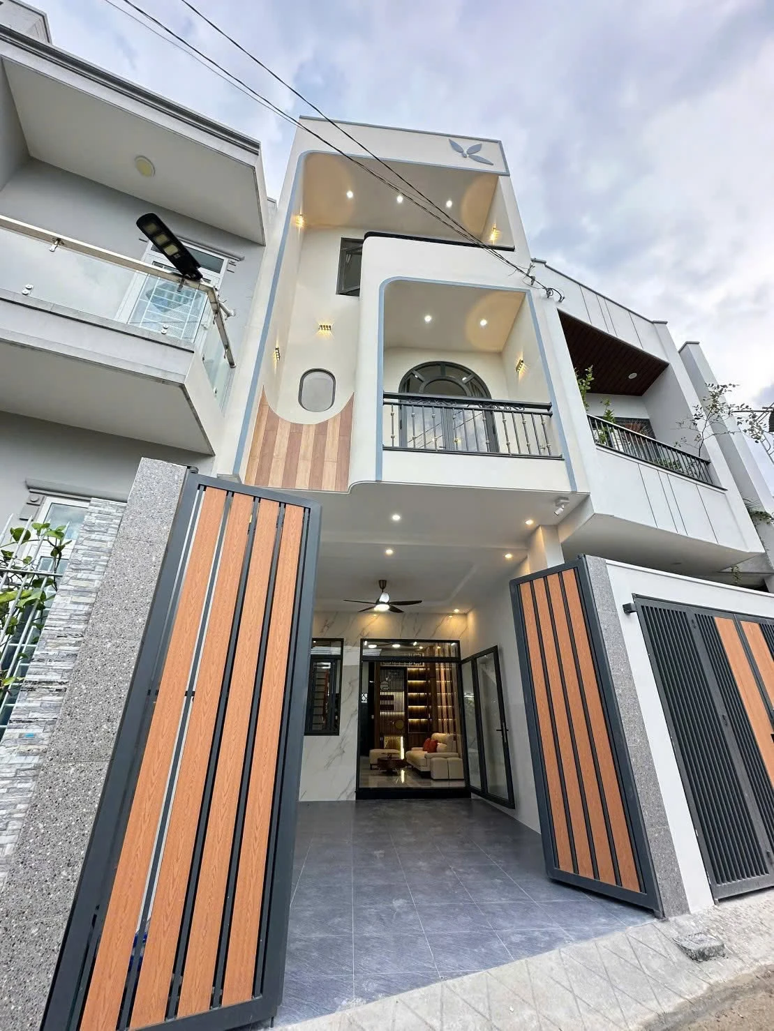Nhà 2 lầu 1 trệt sổ riêng 4,19 tỷ Tân Phong Quận 12 - Ảnh 1