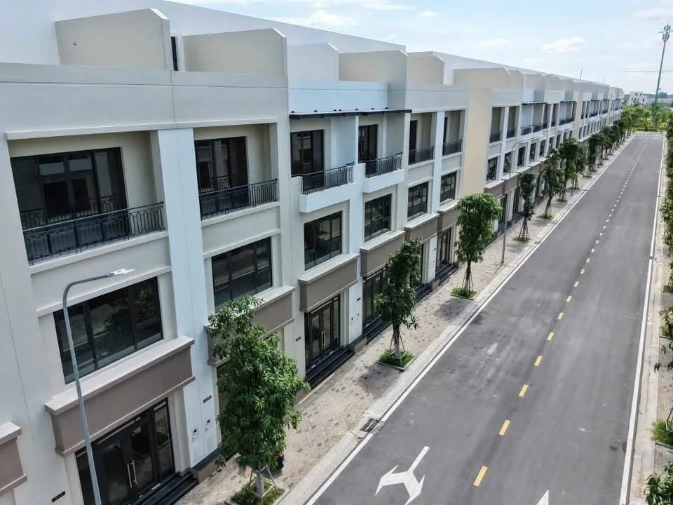 Bán nhà phố áp góc 75m2 Swan Lake Vinhomes Green City 6.196 tỷ - Ảnh thu nhỏ 3