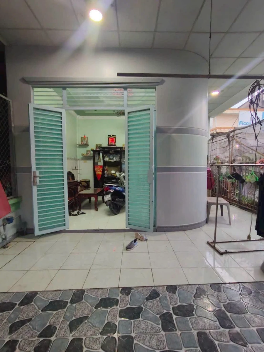 Bán nhà mặt tiền nhà lồng Chợ Xếp 63m2, Tân Thành Bình, giá 1,2 tỷ - Ảnh thu nhỏ 2