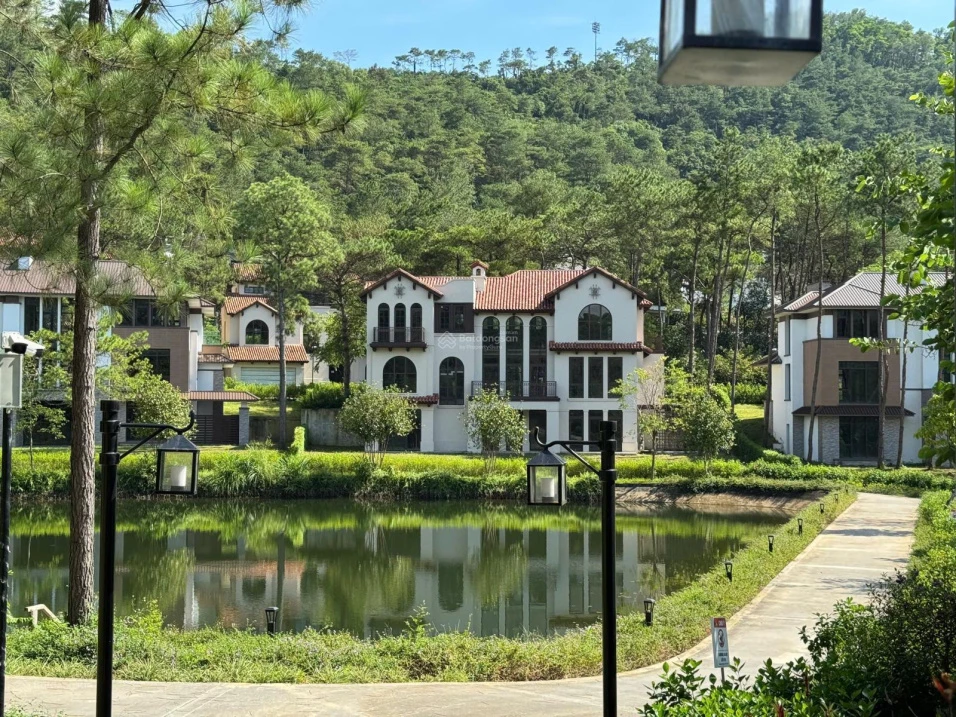 Bán căn biệt thự view hồ giá tốt, tặng kèm Voucher 1 TỶ, hàng trực tiếp CĐT, nằm ven đô Hà Nội - Ảnh thu nhỏ 2