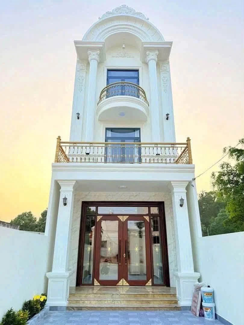 Bán nhà 3 tầng 5PN full nội thất 150m² Bình Dương 6,5 tỷ - Ảnh thu nhỏ 2
