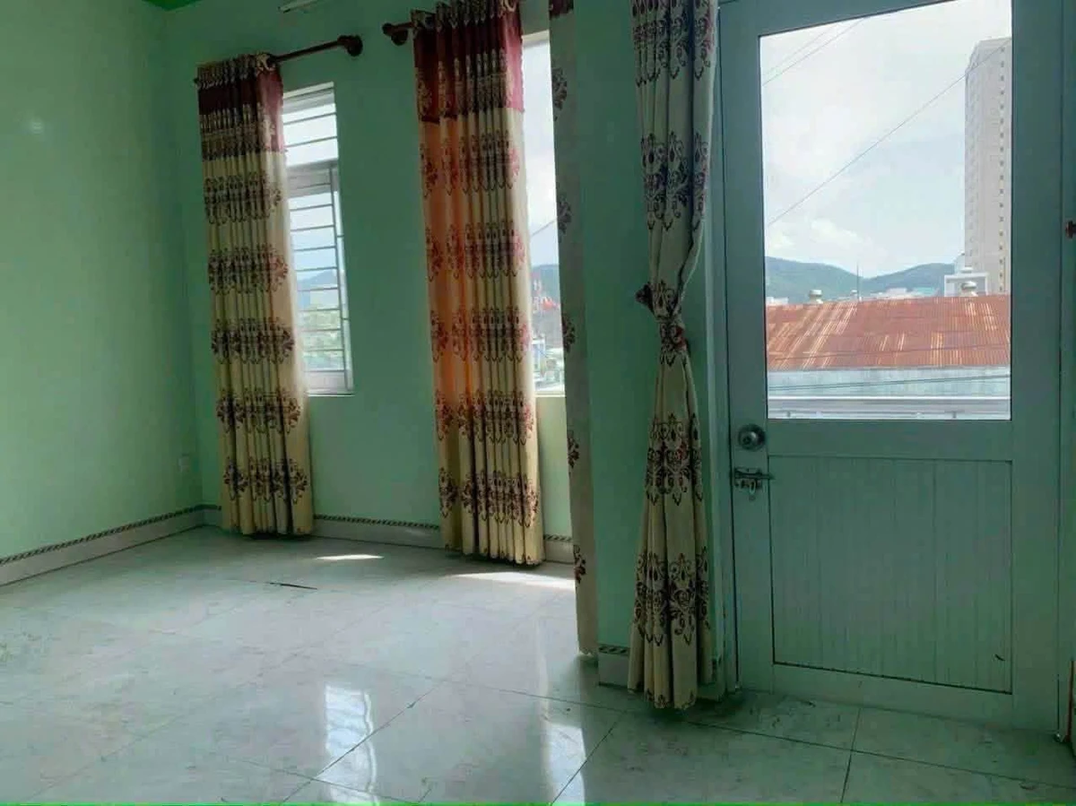 Bán nhà 3,5 tầng mặt tiền Phan Chu Trinh, Quy Nhơn, 40m², 3 phòng ngủ, giá 4,75 tỷ - Ảnh thu nhỏ 5