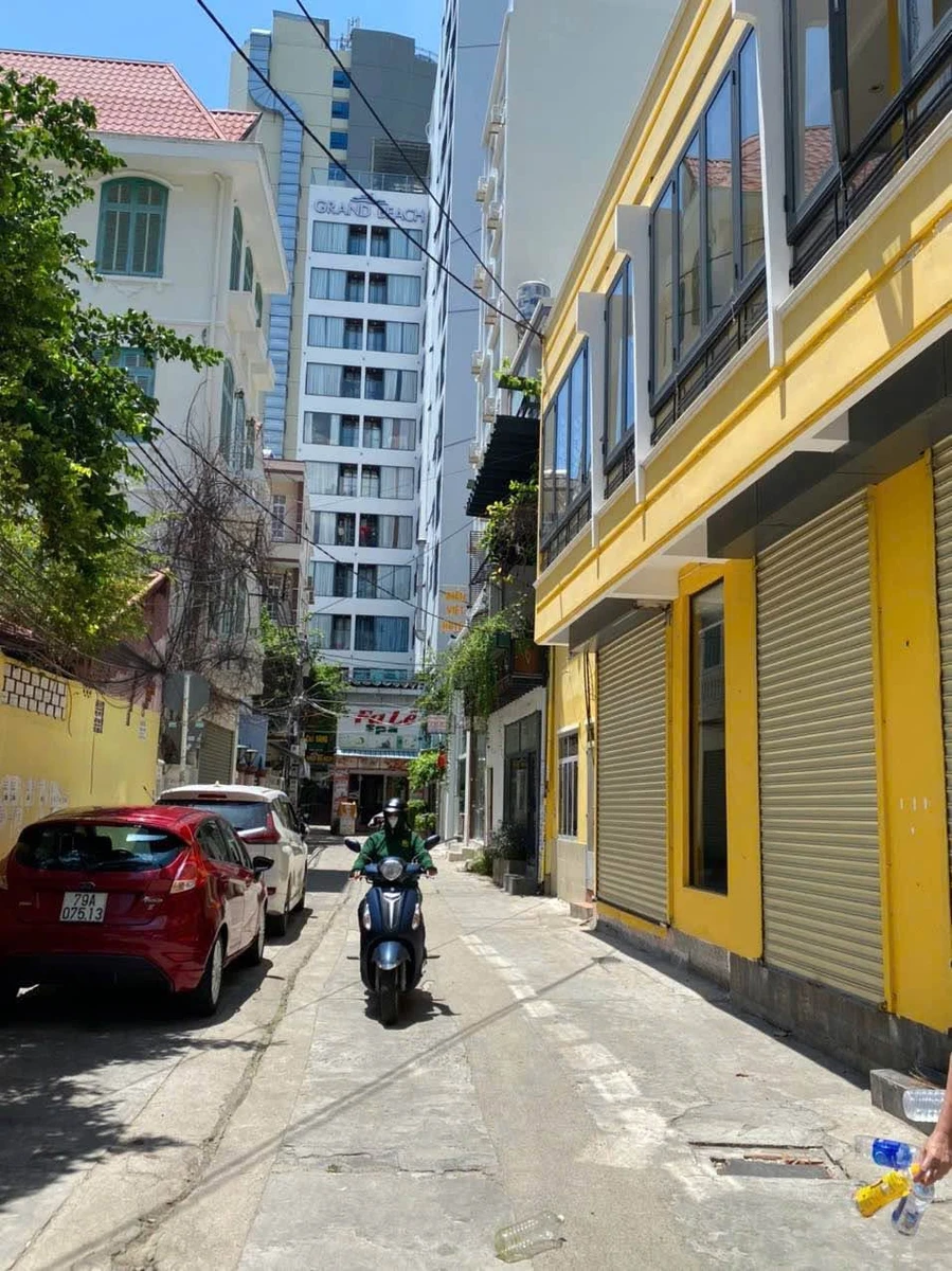 Bán căn góc 4 tầng 13 phòng 323m² gần biển Nha Trang - Ảnh 1