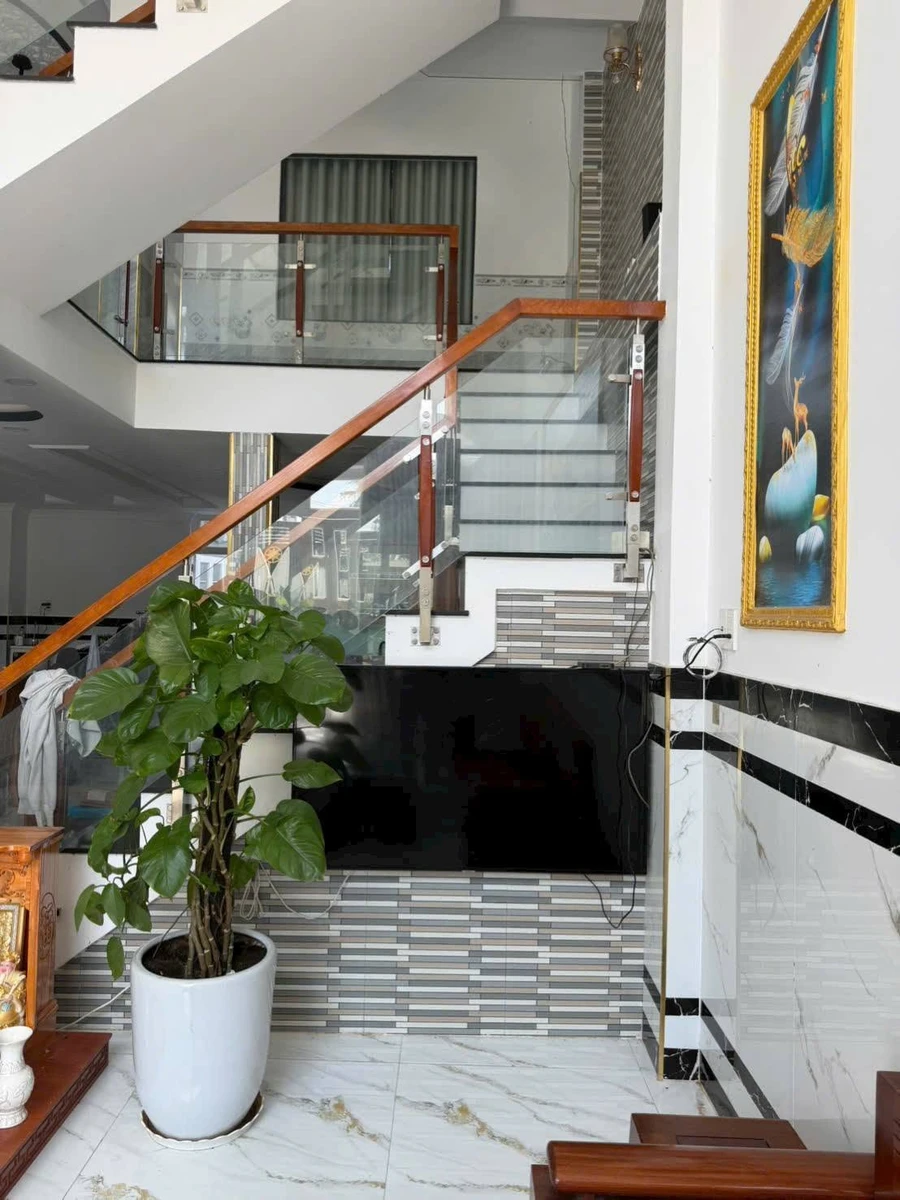 Bán nhà 1 trệt 1 lửng 1 lầu 5,5x16m đường Nguyễn Thị Thảnh, Hóc Môn, giá 4,89 tỷ - Ảnh thu nhỏ 2
