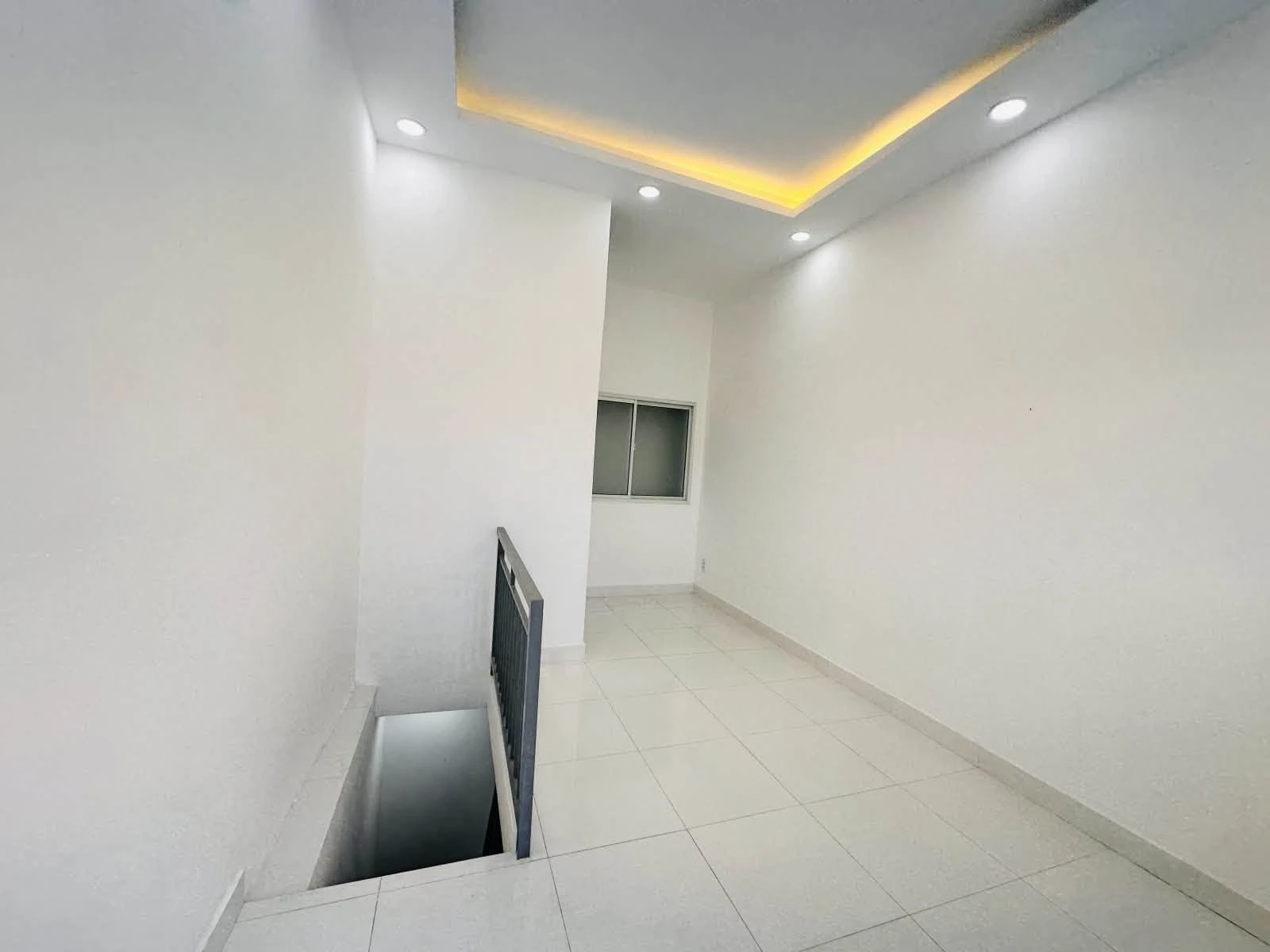 Nhà phố Thủ Đức 15.5m² 2 tầng 2.3 tỷ - Ảnh 1
