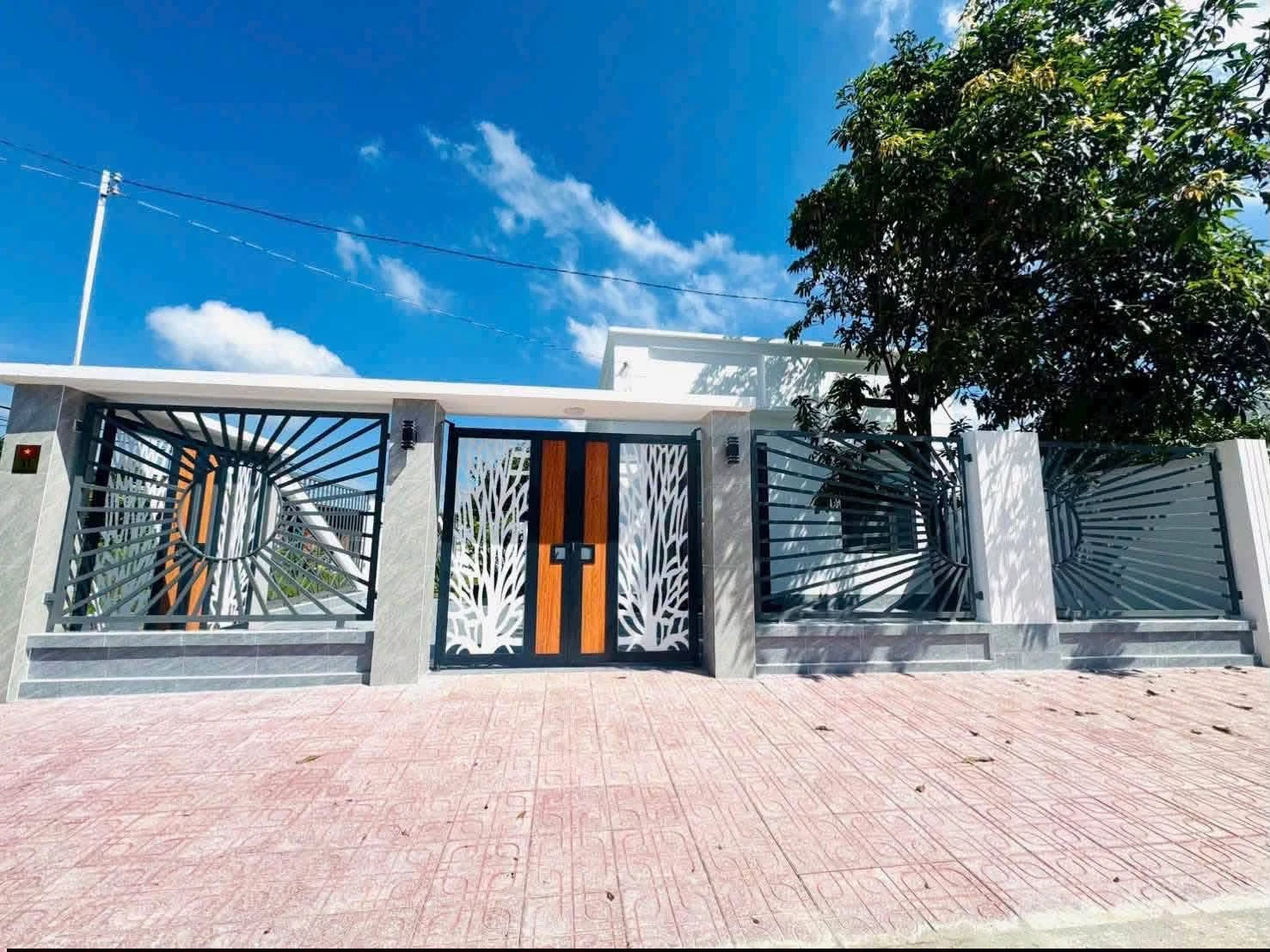 Nhà sân vườn 2 mặt tiền 3PN 100m² Tây Ninh 1,999 tỷ - Ảnh 1