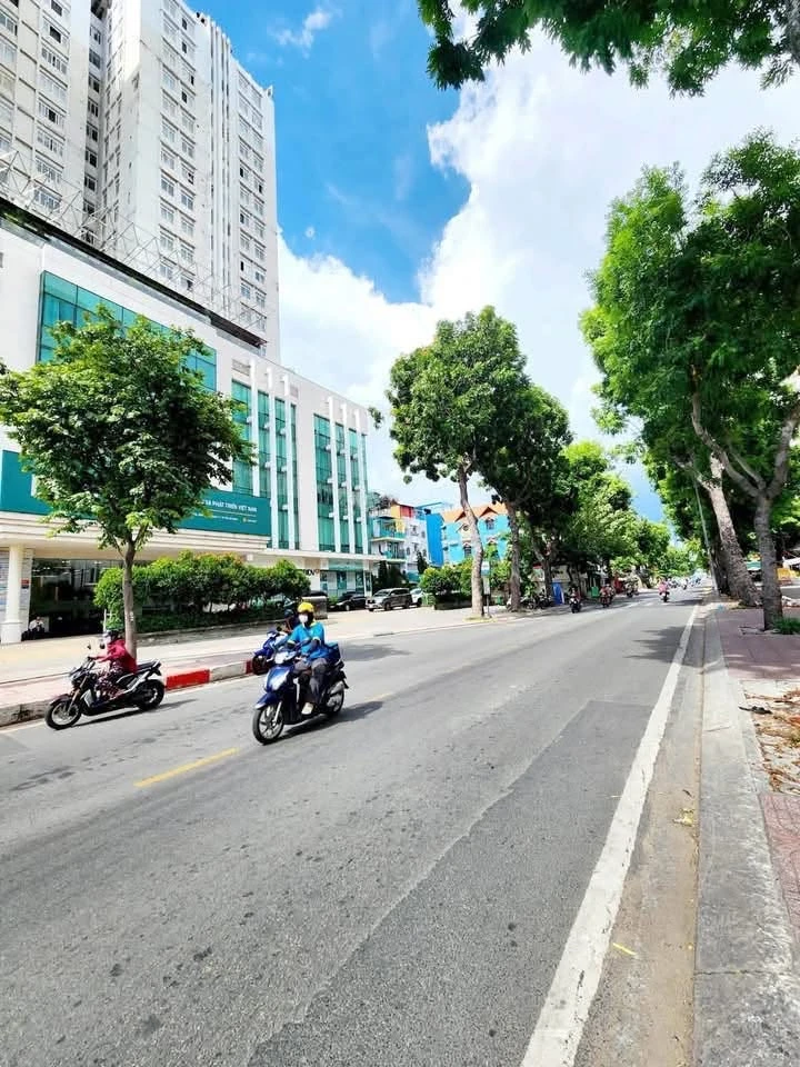 Bán nhà 5 tầng 50m² gần Cư Xá Lữ Gia, Quận 11, hơn 8 tỷ - Ảnh 1