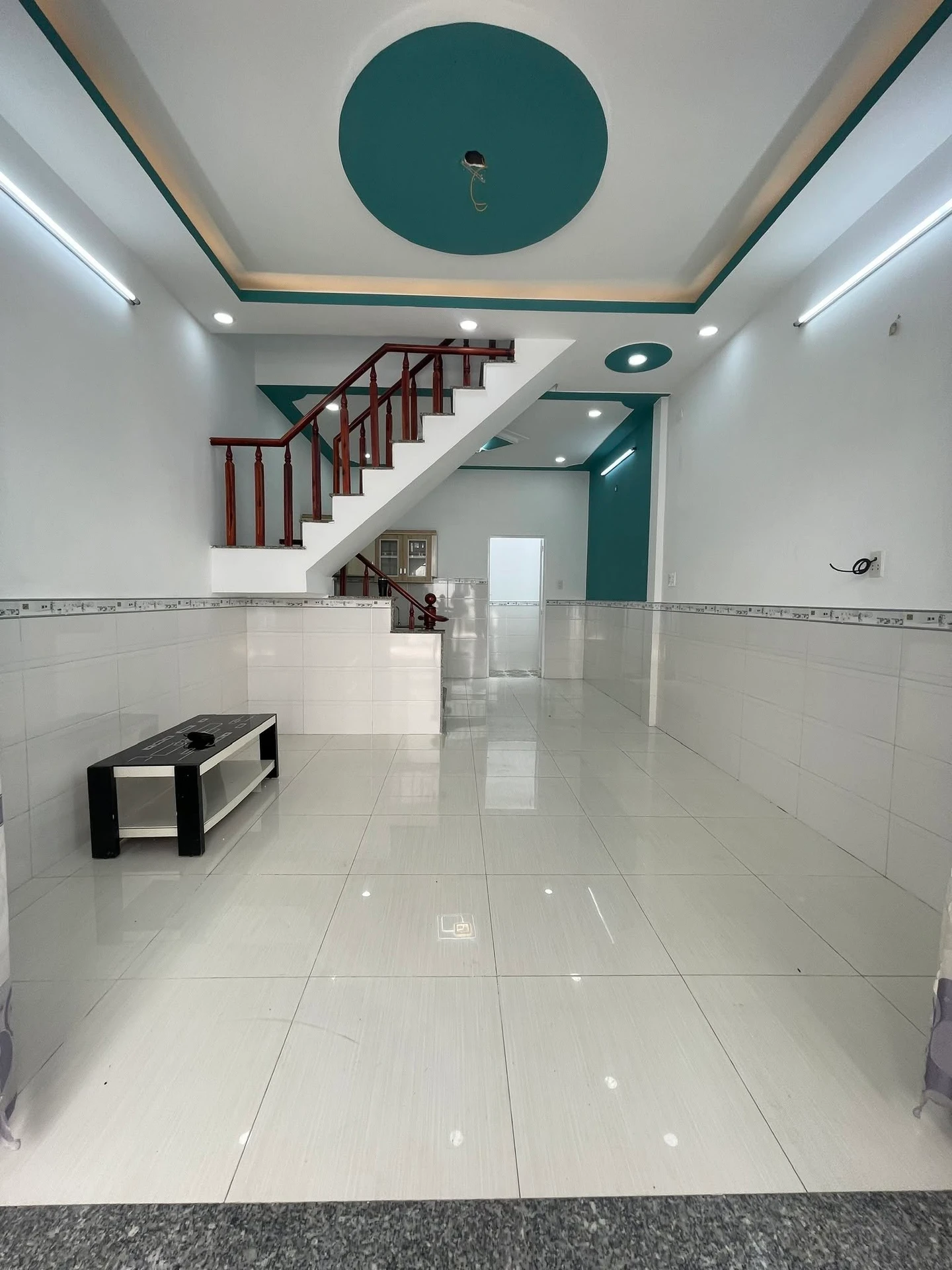 Bán nhà 4x11m 2PN 2WC sẵn nội thất đường ĐT824 giáp Hóc Môn, giá 625 triệu - Ảnh 1