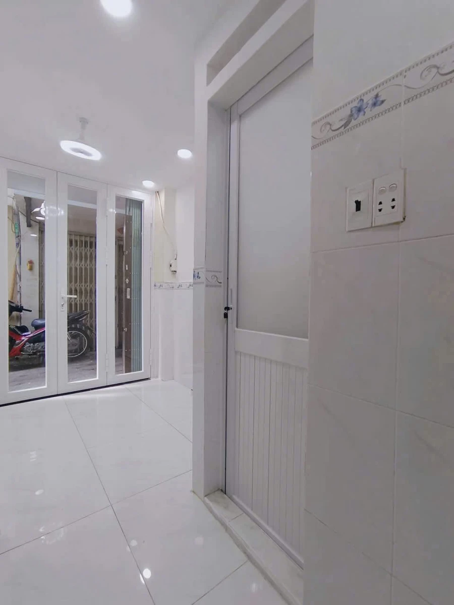 Bán nhà 3 tầng hẻm Lê Đại Hành, Quận 11, 2,5x5m, 2PN, giá 2,48 tỷ - Ảnh thu nhỏ 4