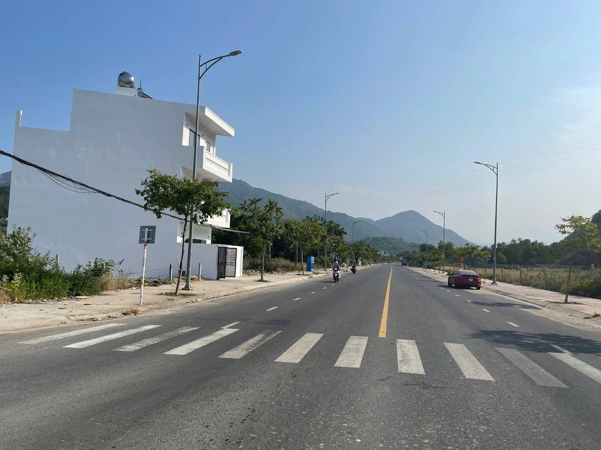 Bán nhà 3 tầng mặt tiền Phong Châu Nha Trang, 59m², 4,7 tỷ - Ảnh thu nhỏ 4