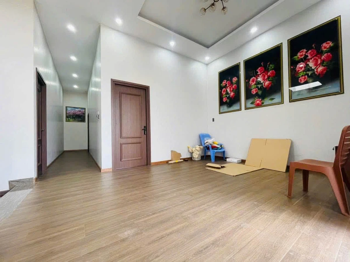 Bán biệt thự hiện đại 1 trệt 1 lầu, 4 phòng ngủ, hơn 200m2, KDC phường Tân Phong, Quận 7 - Ảnh thu nhỏ 5