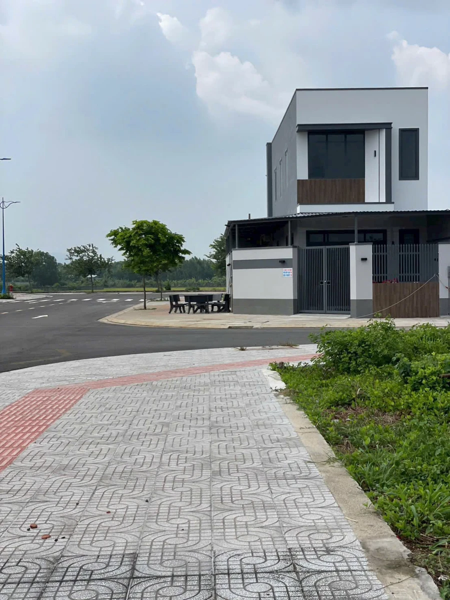 Bán lô góc 2 mặt tiền 135m² Hòa Long giá 2,95 tỷ - Ảnh 1