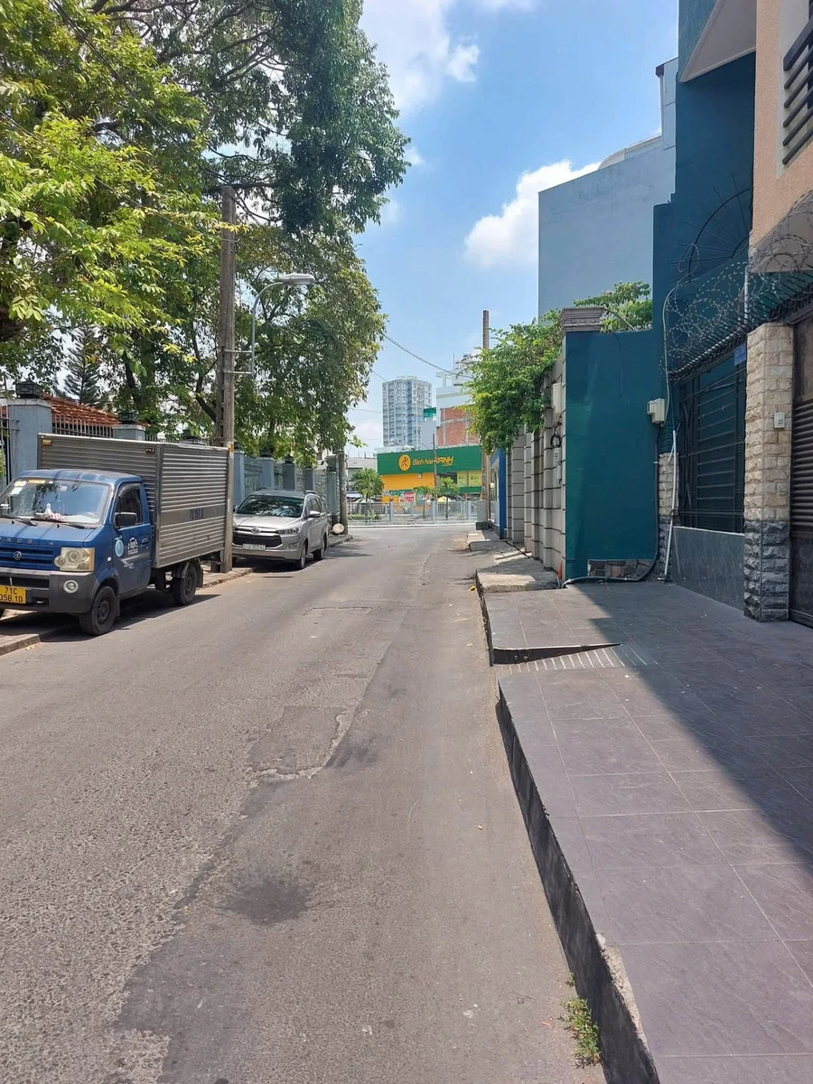 Bán nhà hẻm xe hơi 3 tầng 48m2 đường Lạc Long Quân, giá 7 tỷ - Ảnh thu nhỏ 5