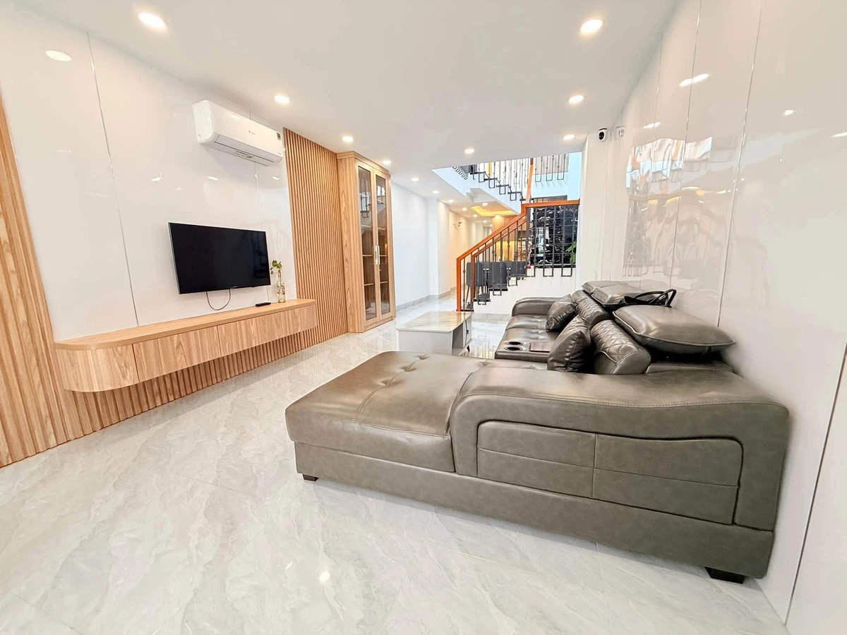 Nhà phố gần biển Nha Trang 97m² 3PN, giá 6 tỷ - Ảnh 1