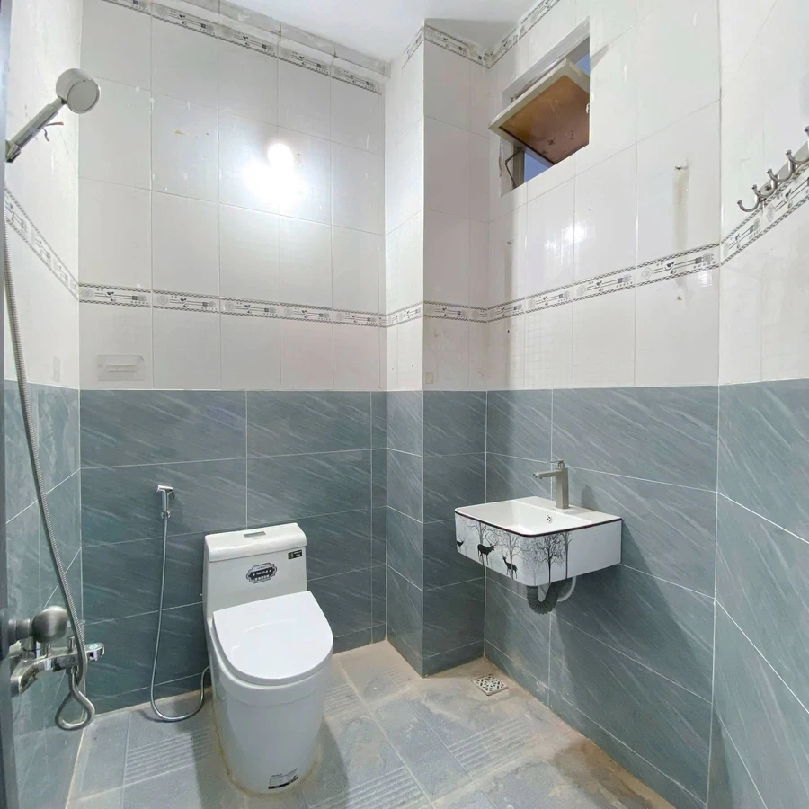 Bán nhà 1 trệt 3 lầu mặt tiền Tạ Quang Bửu Rạch Giá 142m² - Ảnh thu nhỏ 4