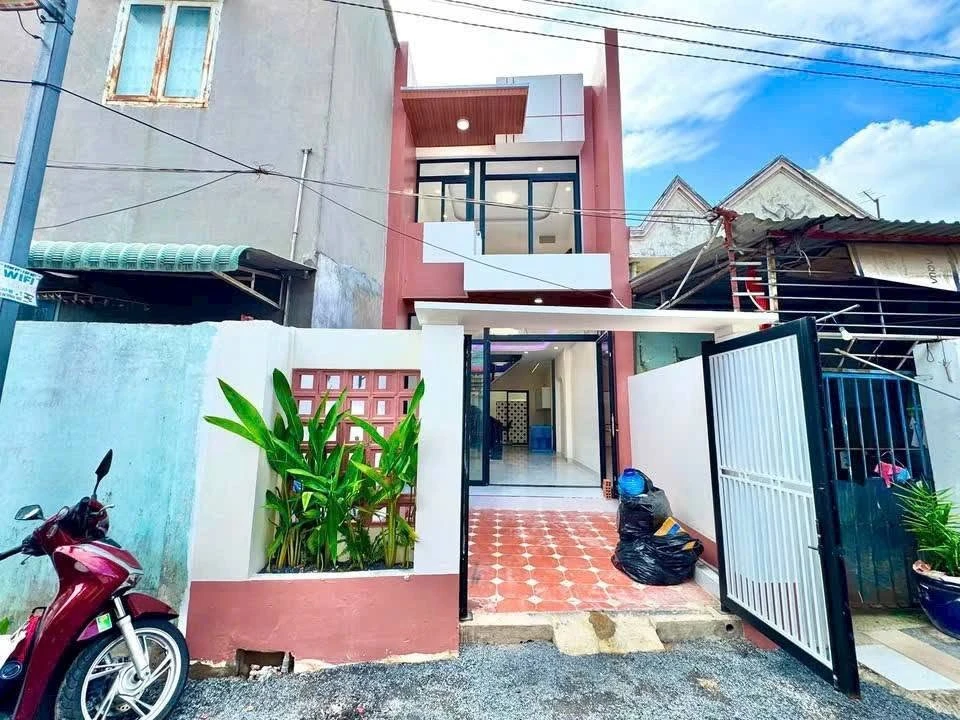 Bán nhà mới xây 62m² đường Trần Hưng Đạo, Dĩ An, giá 3,888 tỷ - Ảnh 1