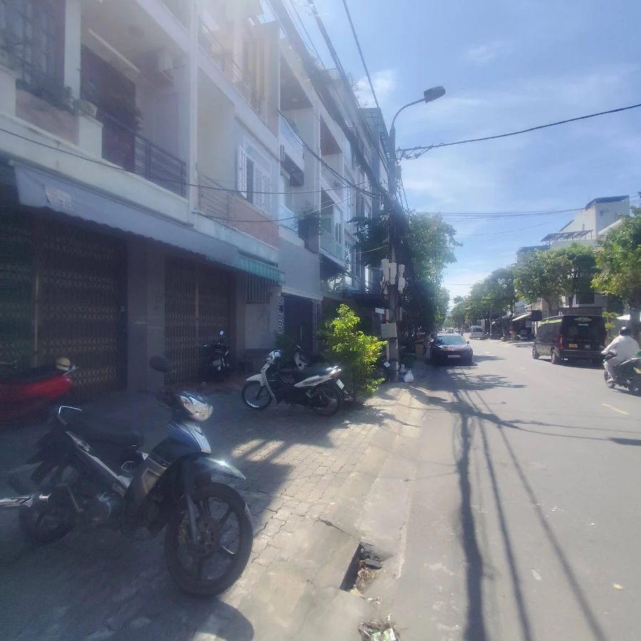 Bán nhà mặt tiền Huỳnh Thúc Kháng 70m2, mặt tiền 4,2m, dòng tiền 50 triệu/tháng - Ảnh 1