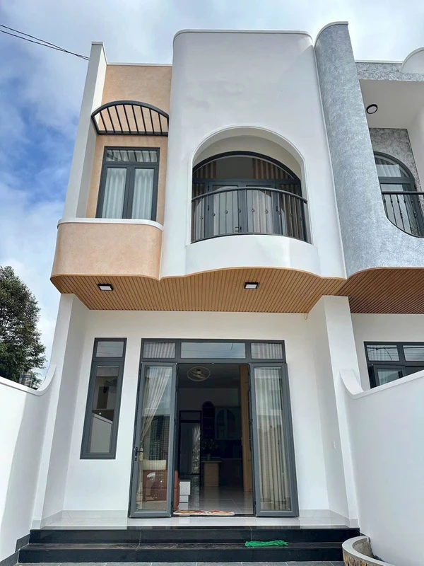 Nhà mê mới hiện đại Buôn Ma Thuột, 137.5m2, 3PN 4WC, 3,79 tỷ