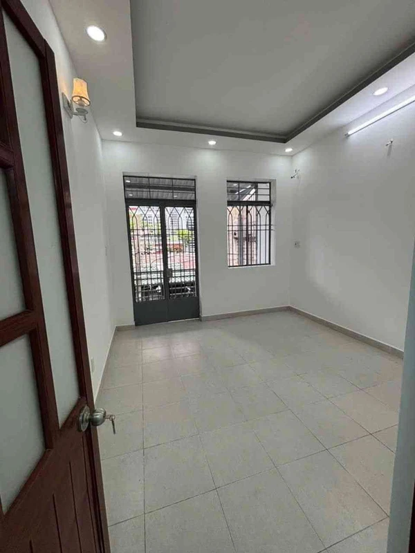 Bán nhà mới 1 trệt 2 lầu 5x18m, 4PN, KDC Đặng Huỳnh Tân Kim, Cần Giuộc, giá 4,05 tỷ support
