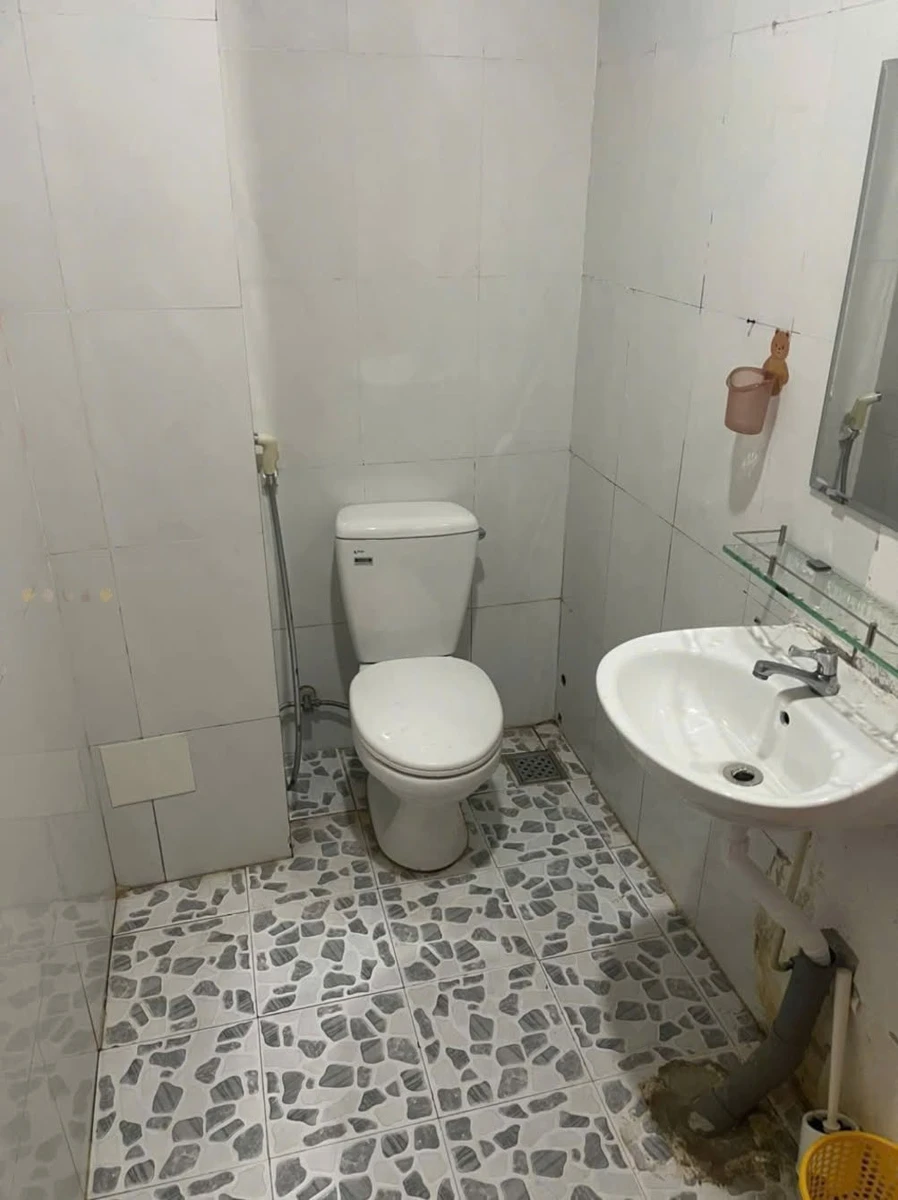 Cho thuê nhà mặt tiền Lê Hồng Phong, Rạch Giá, 210m², 13 phòng, 13 triệu/tháng - Ảnh thu nhỏ 3