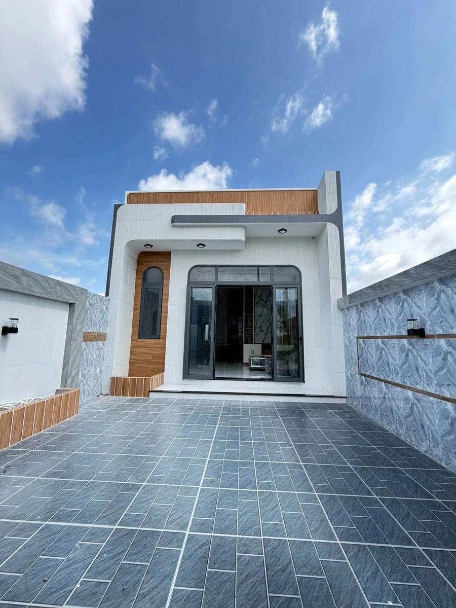 Bán nhà mặt tiền 100m² Long Điền 1 tỷ 950 - Ảnh 1