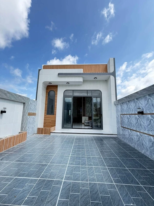 Bán nhà mặt tiền 100m² Long Điền 1 tỷ 950