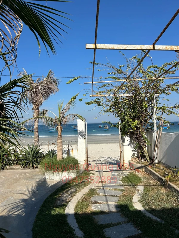 Bán homestay 230m2 3 mặt tiền view biển Dốc Lết