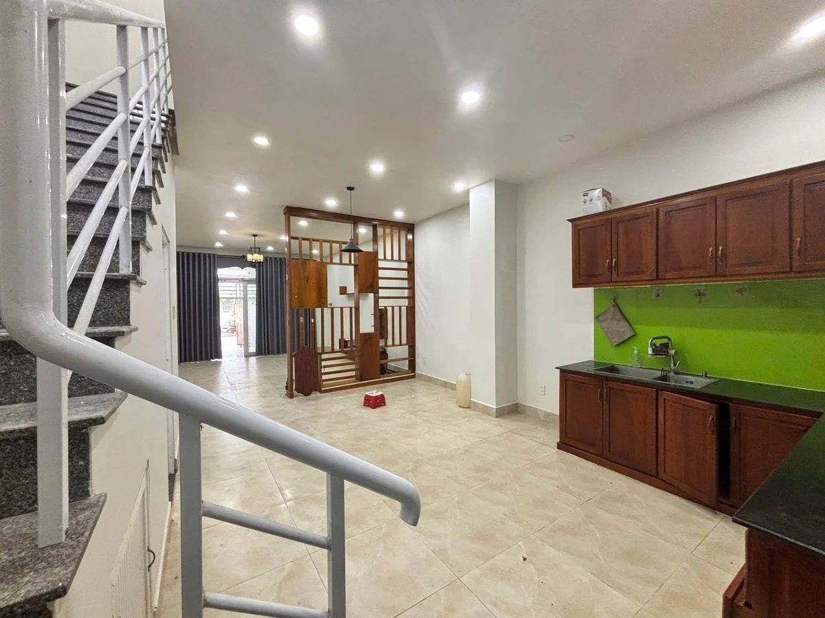 Bán nhà 2 phòng ngủ 100m² đường Nguyễn Văn Nguyễn, Quận 12 - Ảnh thu nhỏ 5
