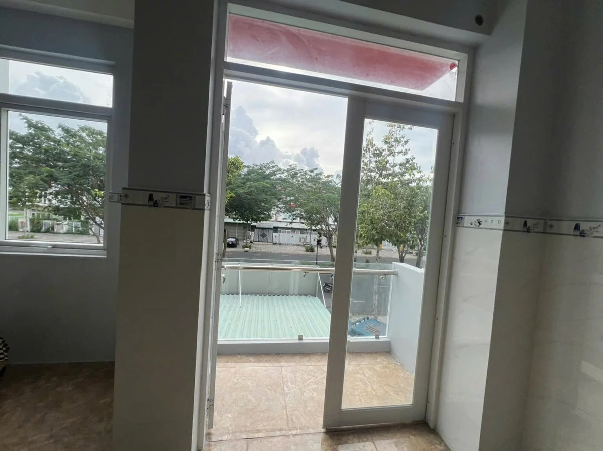 Nhà mặt tiền cho thuê đường 3/2, Rạch Giá, 110m², 10 triệu/tháng - Ảnh thu nhỏ 2