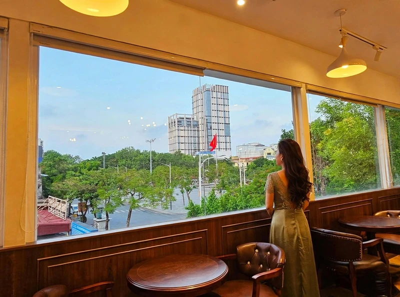 Bán căn hộ 79m2 view pháo hoa, mặt đường Trần Phú, Hải Phòng, 20 tỷ
