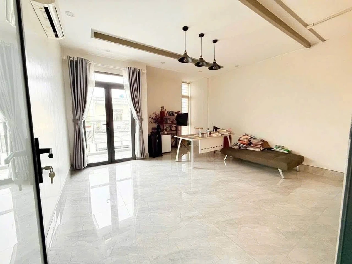 Bán nhà 2 tầng 4 phòng 200m² MT Văn Cao Rạch Giá - Ảnh thu nhỏ 2