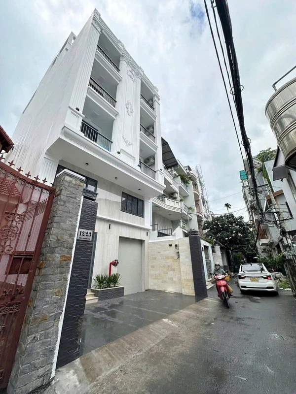 Bán lô đất làm villa 106 m² góc 2 mặt tiền Quận 1 b1560