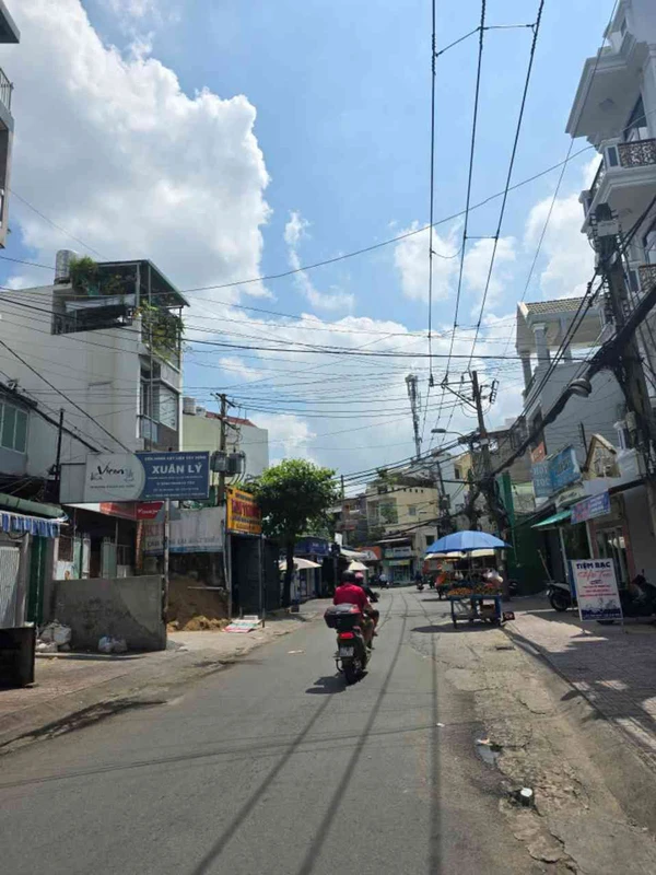 Bán nhà 3 tầng 4 phòng ngủ 68m² Nam Hồ Đà Lạt 4,75 tỷ 476m