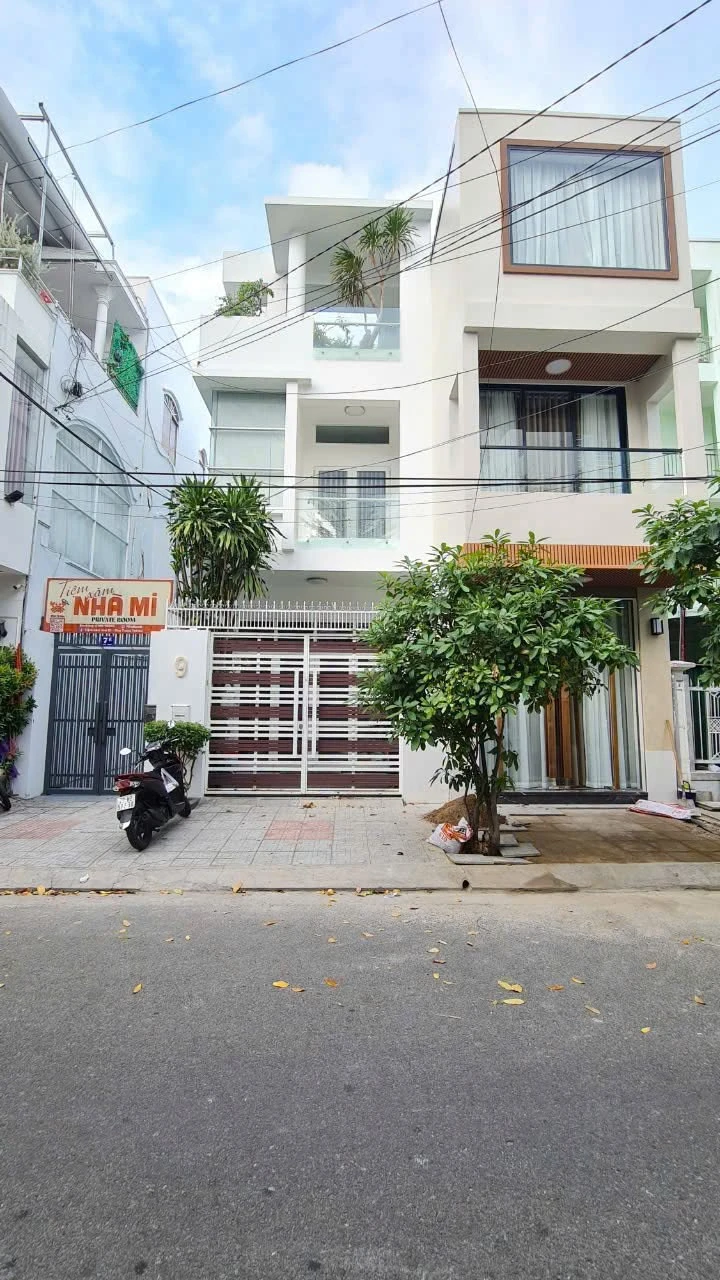 Bán nhà 5PN mặt tiền 108m2 tại Nha Trang - Ảnh 1