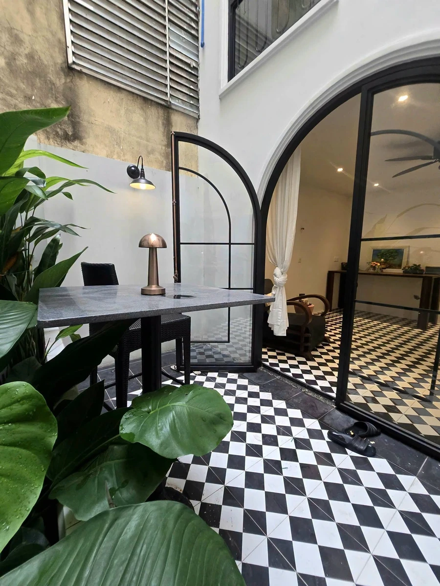 Bán nhà 4 tầng 71m² sân riêng phong cách Indochine đường Huyền Quang, Tân Định, Quận 1 - Ảnh thu nhỏ 4