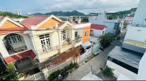 Nhà hẻm bán Nha Trang 121.6m2, 3 tầng, 3 phòng, 3.8 tỷ - Ảnh 1