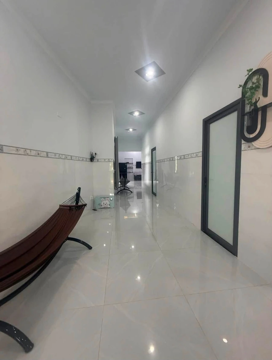 Bán nhà góc hai mặt tiền 150m² Quận 4 giá 1 tỷ - Ảnh thu nhỏ 4