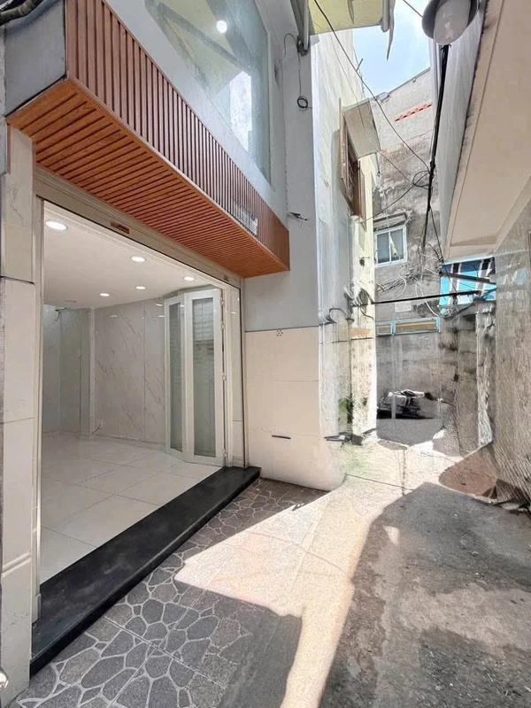 Bán nhà cấp 4 mặt tiền kinh doanh 6x25m, 3 phòng ngủ, giá 3,1 tỷ, P. Nam Gia Nghĩa nhahaichau