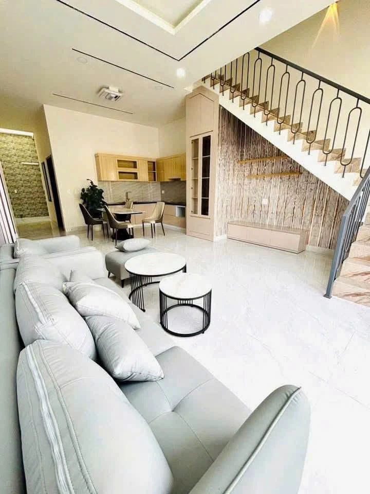 Bán nhà mặt tiền đường nhựa 5x18m, 1 trệt 2 lầu 3PN tại Định Hòa, Thủ Dầu Một, Bình Dương - Ảnh thu nhỏ 4