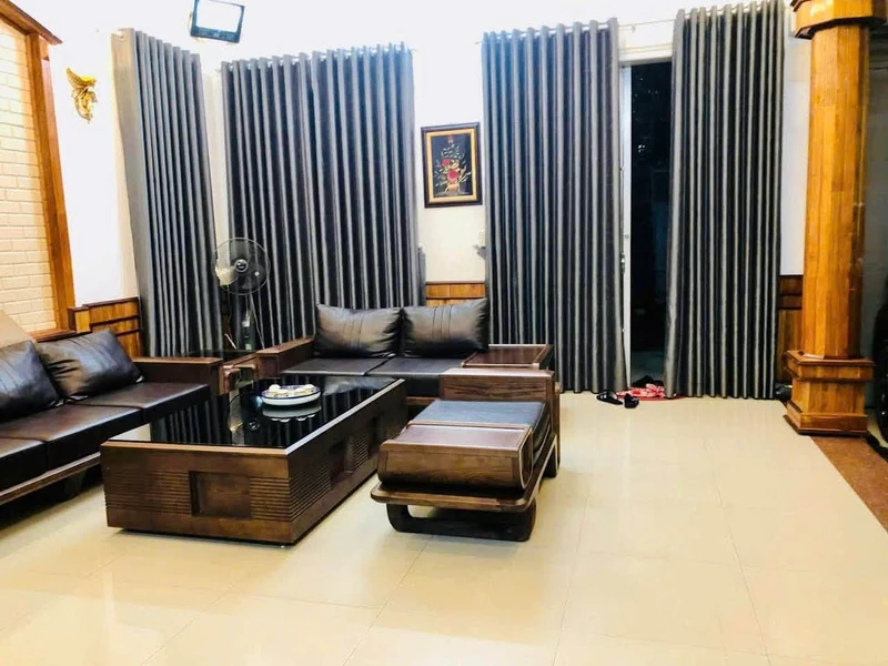 Bán biệt thự 3 tầng 220m2 mặt tiền Phan Văn Trường Huế