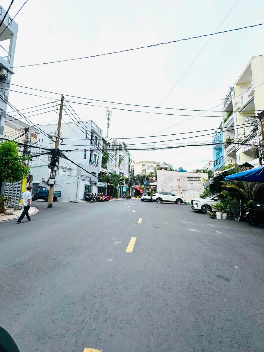 Bán nhà phố mặt tiền hẽm xe hơi 114m2 Quận 4 - Ảnh thu nhỏ 3