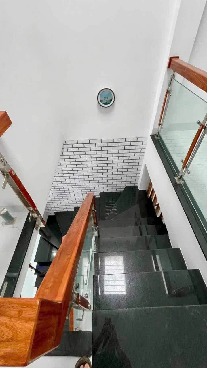 Bán nhà 3 tầng hẻm ô tô đường Hoàng Văn Thụ, Quy Nhơn, 51,5m2, 3PN 3WC - Ảnh 1