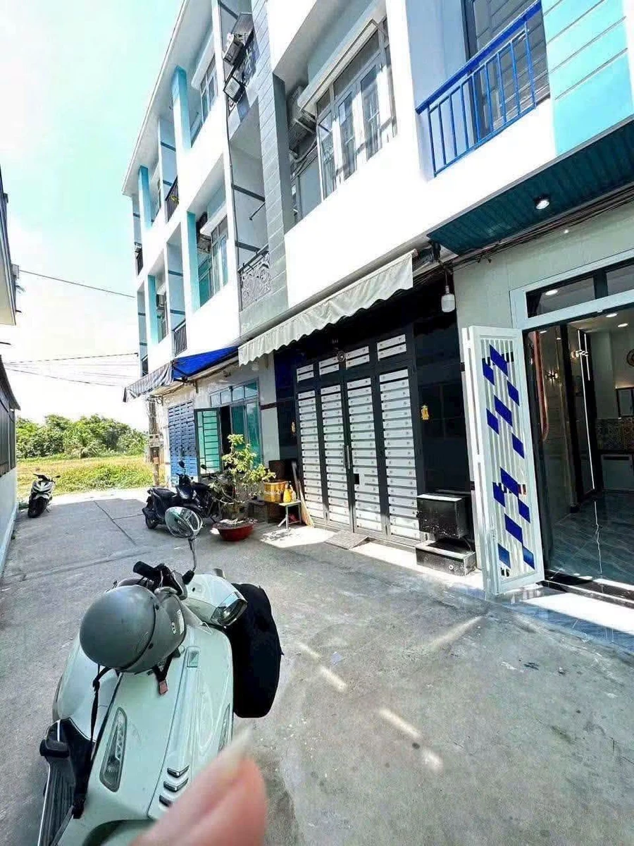 Bán nhà phố 4x6m (24m²) 4 PN Hóc Môn 1,68 tỷ - Ảnh 1